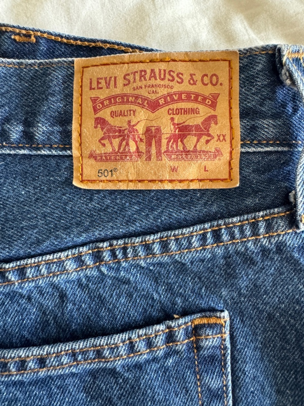 Levi's Women’s 100% Cotton Dark Wash Button Fly Denim Shorts Jorts Size 31 - Picture 9 of 11